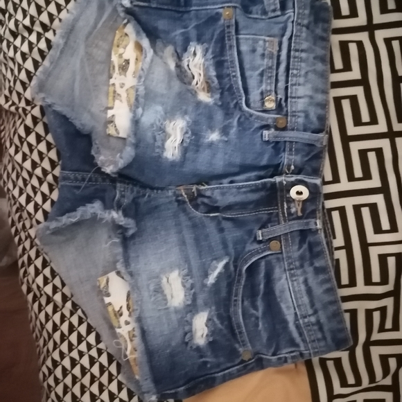 Vetement - Picture 1 of 5